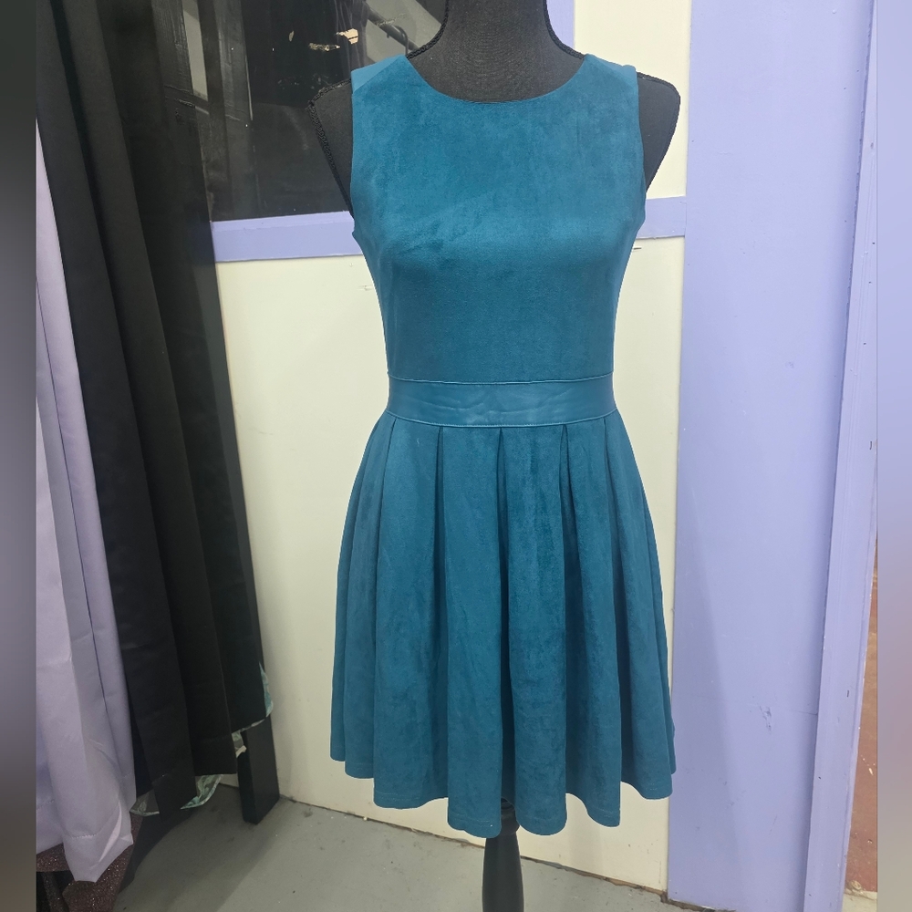 Elegant Teal Sleeveless Dress